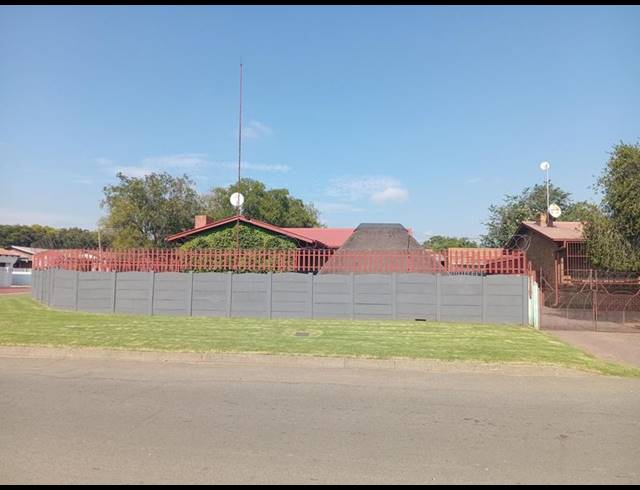 3 BEDROOM HOUSE FOR SALE IN VANDERBIJLPARK CW 4
